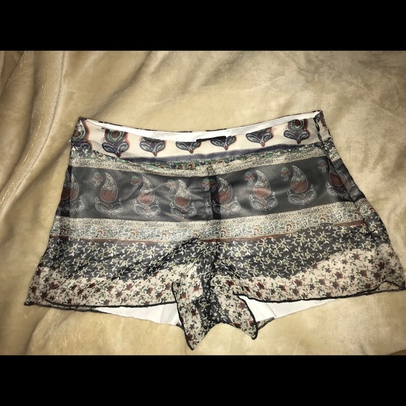 Fabric Patterned Shorts - Picture 1 of 5